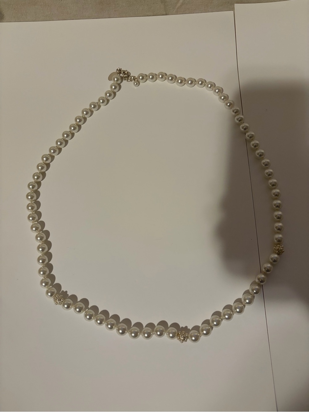White House Black Market Classic White Pearl Necklace with accent beads